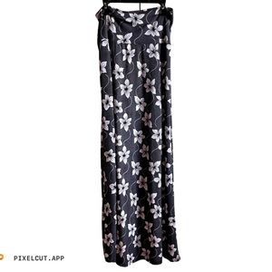 𝅺🌟Black and White Floral Print Maxi Dress - Size L